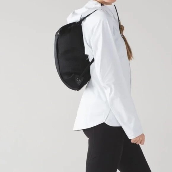 Lululemon In a Cinch bag